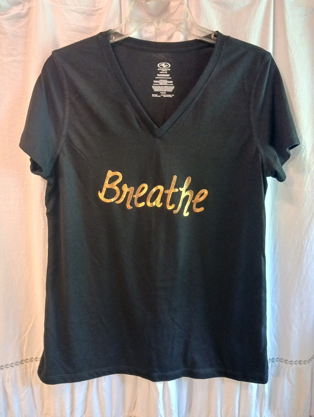 🎈3/$10 sale🎈Black L Womens Fit Tee  Athletic Works Metallic Script EUC V-neck
